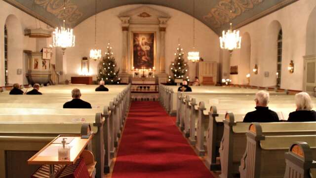 Väldigt tomt men ändå varmt och skönt i Särestads kyrkbänkar. Årets julgudstjänster var begränsade till max åtta personer i församlingen. 