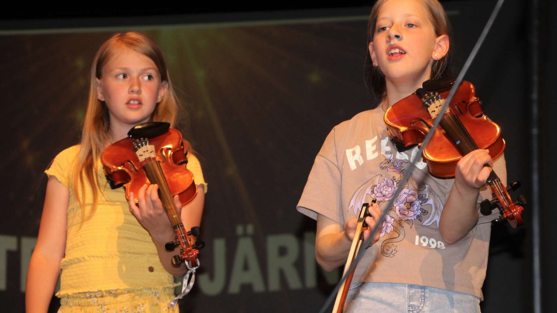 Kulturskolan hade konsert med sommartoner för träblås och stråk. Amelie Günther och Annie Söder spelade fiol.