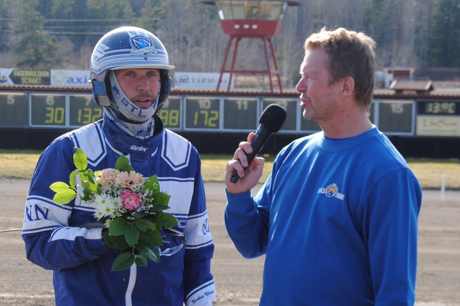 Nicklas Nilsson körde Sofie Karlssons Marcia Griffith till seger på Färjestad. Här intervjuas han vid ett tidigare tillfälle av Fredrik Bengtsson./ARKIVBILD