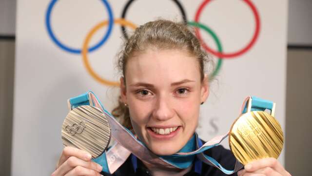 Hanna Öberg med sina två OS-medaljer.
