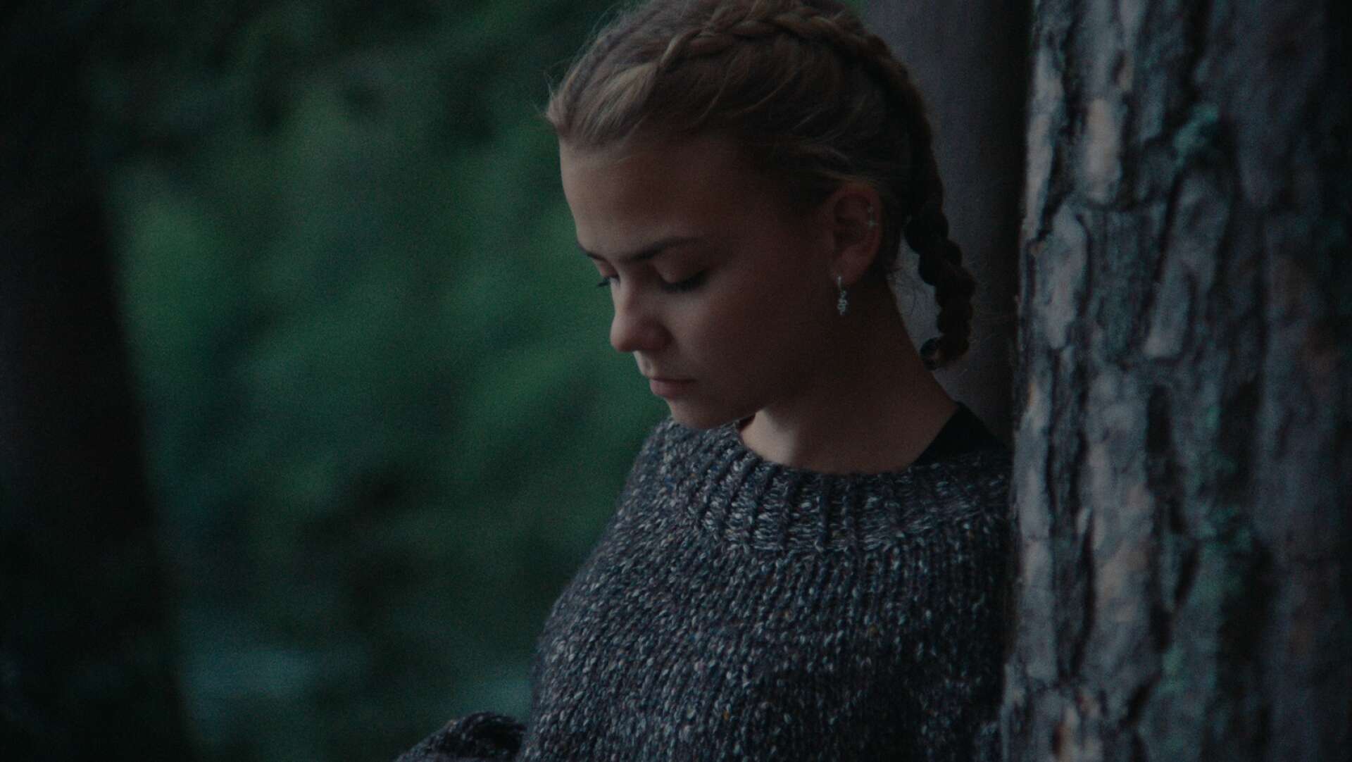 14-åriga Hedvig Nilsson gör skådespelardebut i rollen som Lise – en av huvudrollerna i Marcus Carlssons kommande långfilm, ”Biodlaren”. 