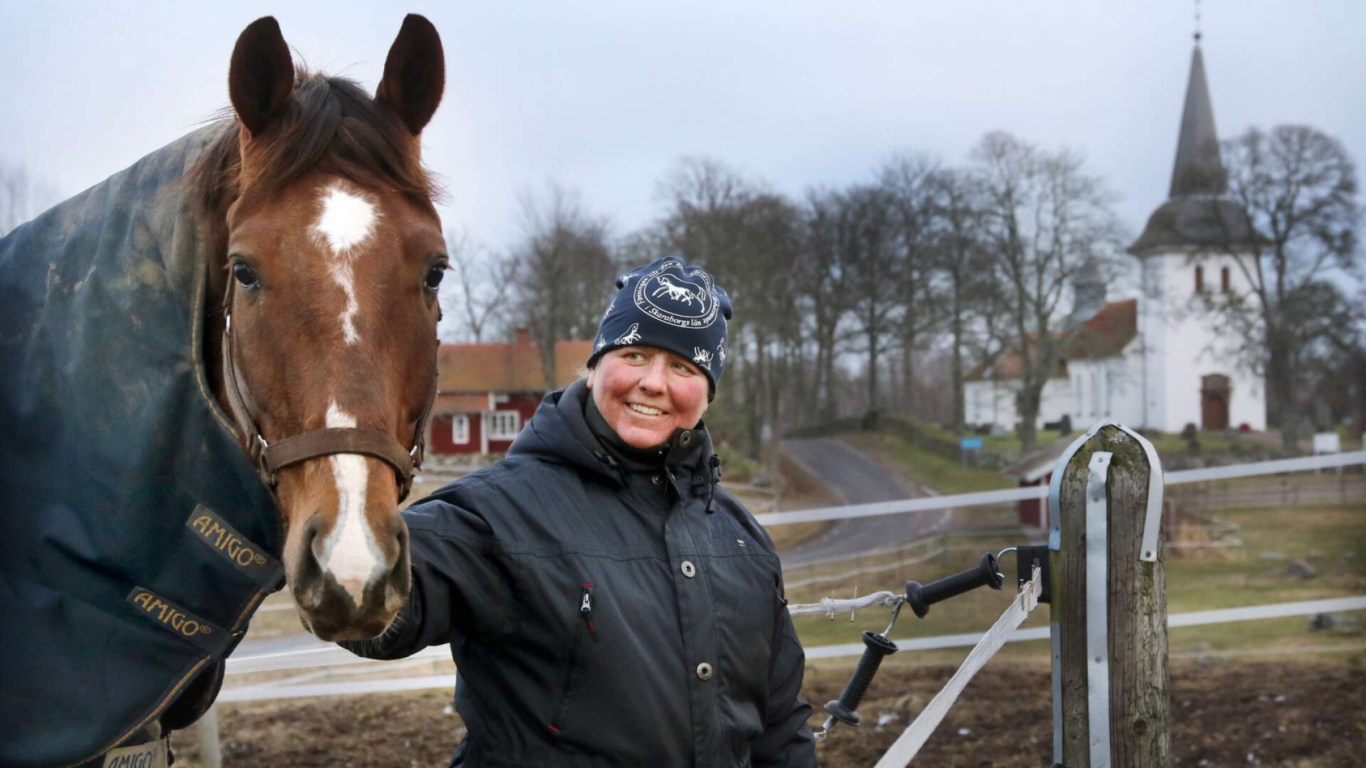 Kristina Magnusson Dverstorp är en mångsysslare inom hästnäringen. Hemma på Pilagården tar hon hand om sextio kusar, Copernicus är en av dem.