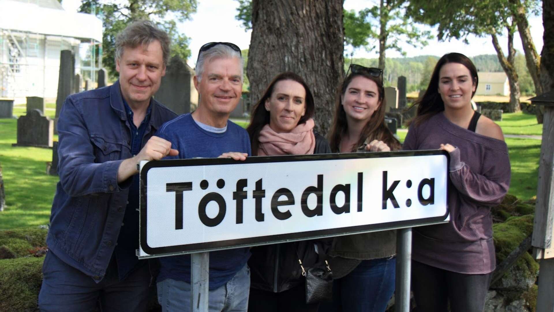 Elias Holanders ättlingar tillbaka i Töftedal 2019. Från vänster Stefan Holander, Steve Hollander och Steves döttrar Danielle, Cathy och Liz.