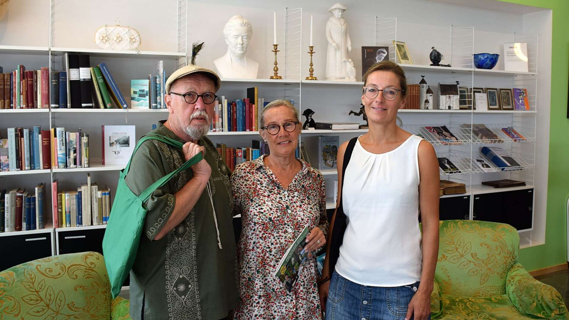 Laddade inför Kulturveckan. Från vänster, Bengt Berg, Tuula Dajén och Susanne Nyman som alla varit med och utformat programmet.
