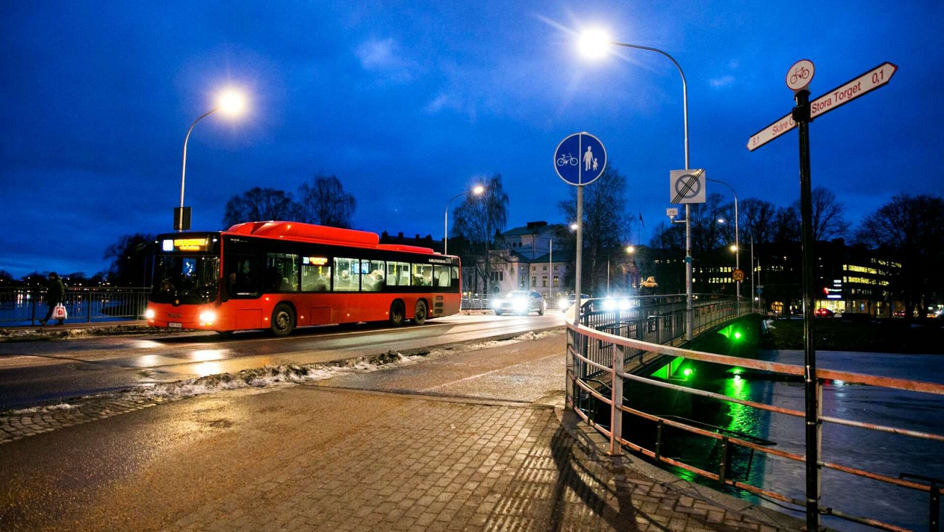 Västra bron i Karlstad öppnar för tung trafik igen.