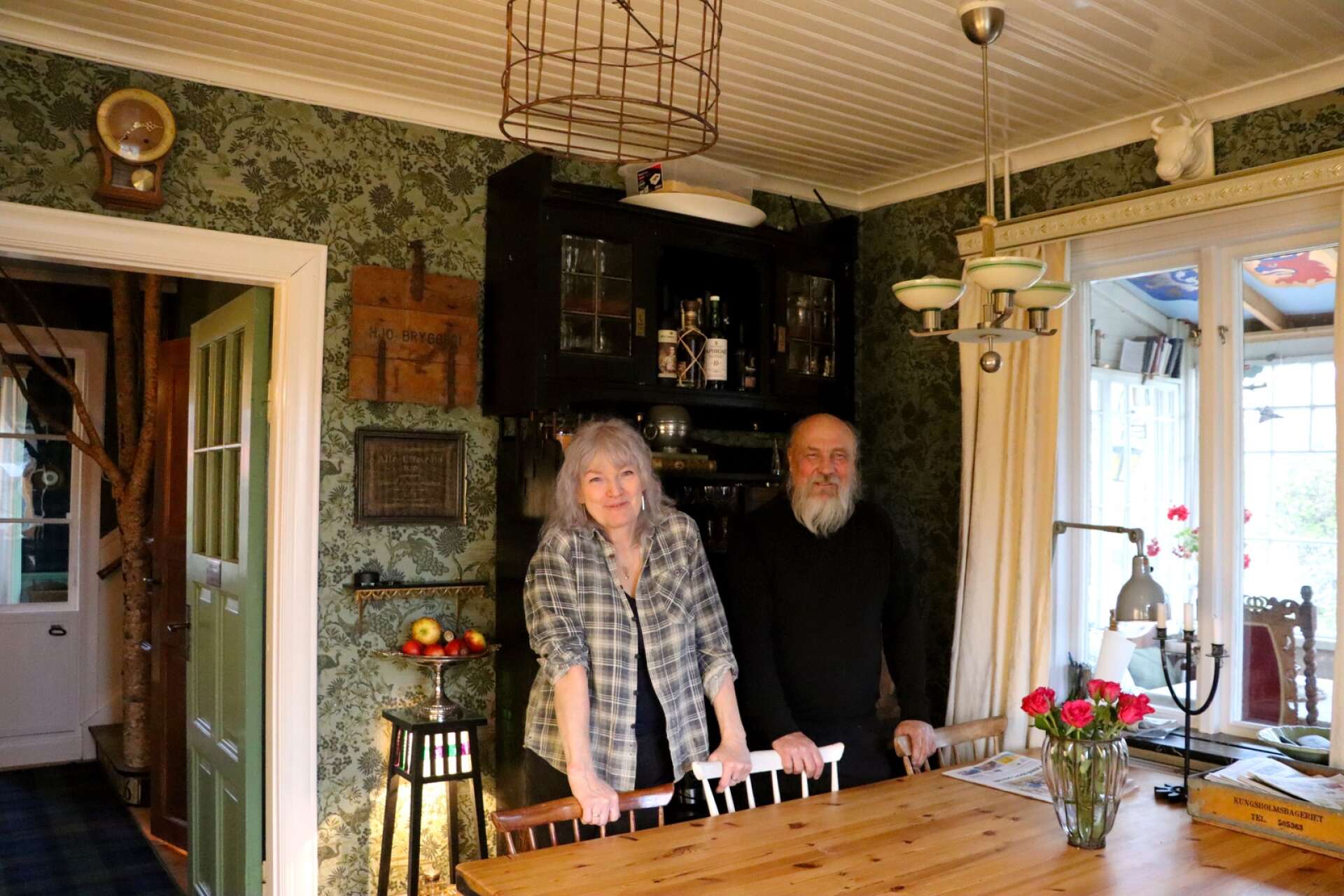 Christine Carrick och Micke Lövqvist trivs i sitt hem. &quot;Det är en speciell värme i huset&quot;, säger Micke