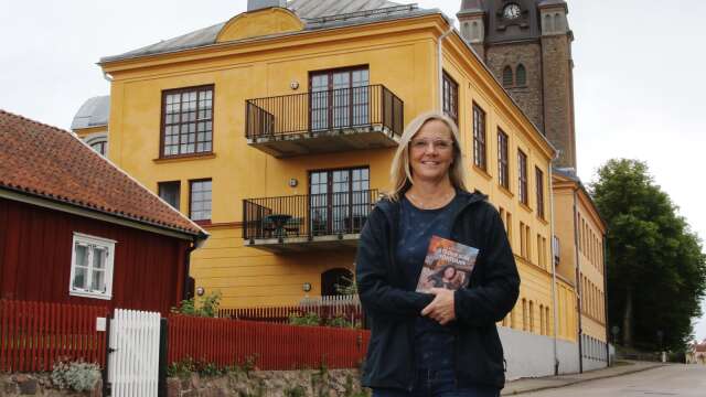 Jenni Ahlin är just nu aktuell med sin andra bok, Stina och staden som försvann. Den är en lokalpatriots hyllning till hemstaden och kretsar kring stadsbranden 1693.