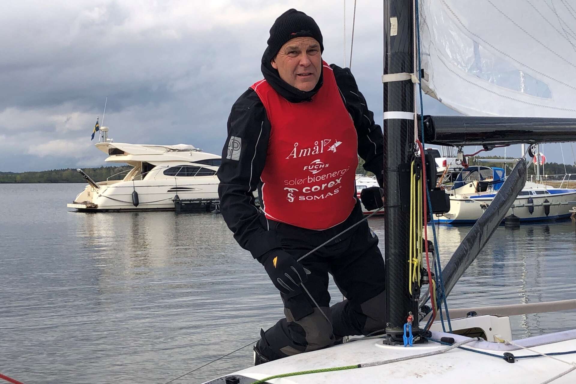 Per Boström och hans besättning i SSÅV hoppas ta sig till finalsegling när den tredje deltävlingen i seglingsallsvenskan avgörs i Åmålsviken under helgen.