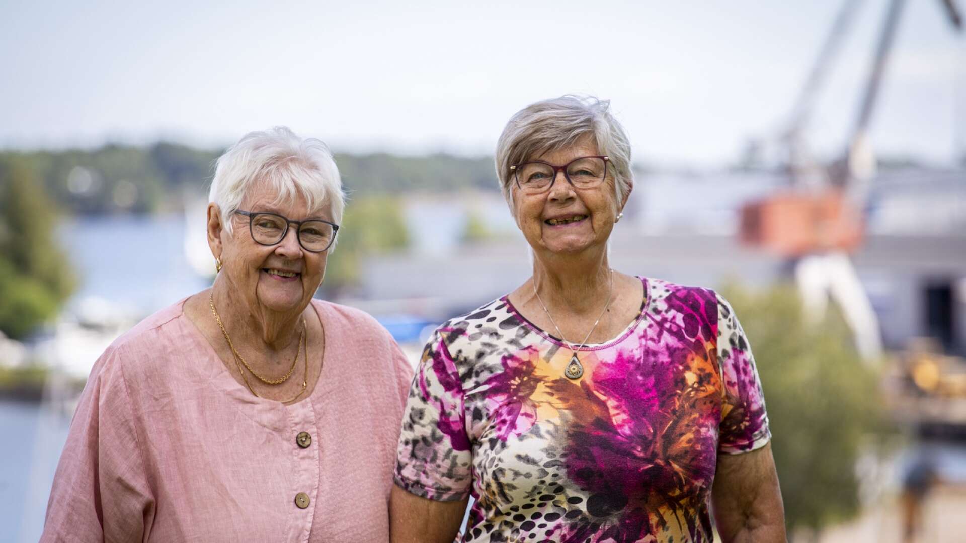 Gun Joelsson och Torgerd Kronborg, födda och uppvuxna i Åmål, har varit vänner i 80 år. Trots att de numera bor med nästan 100 mils avstånd mellan varandra låter de sig inte hindras.