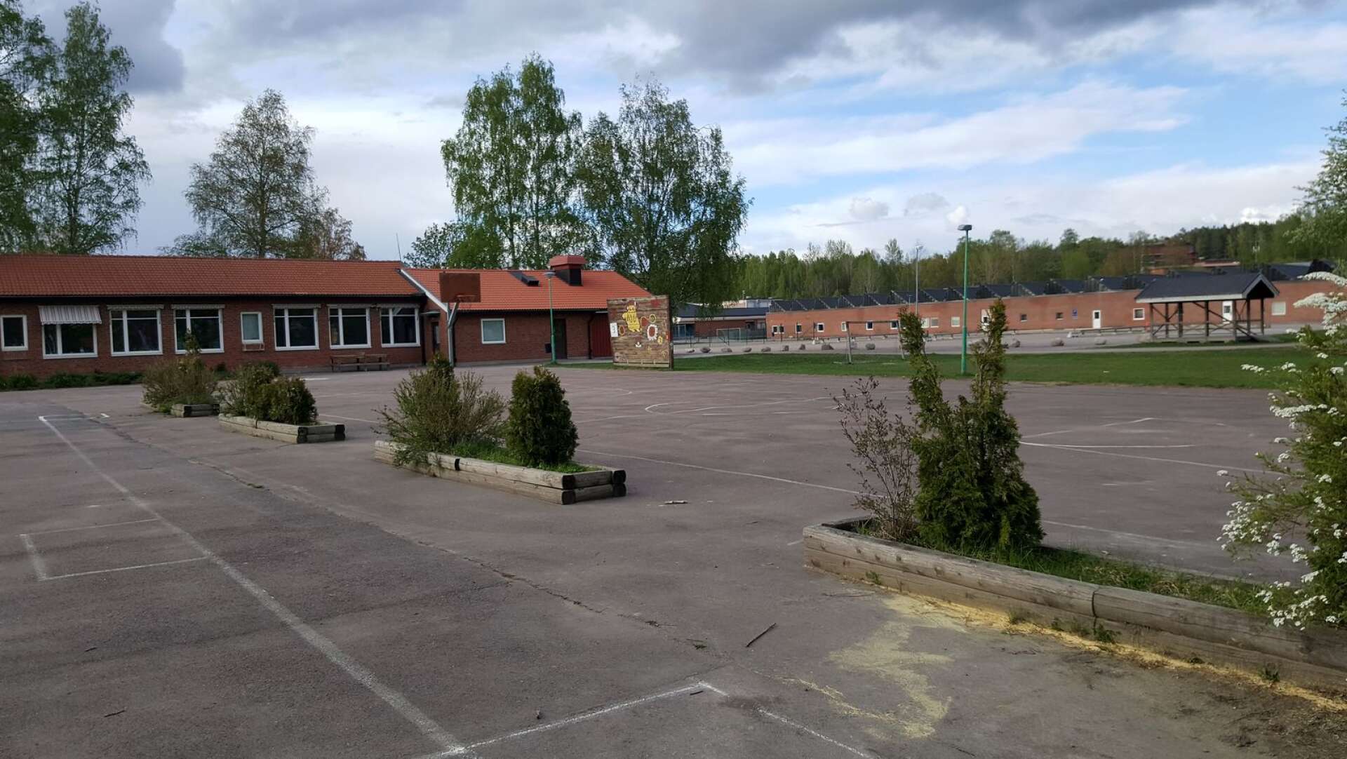 Gateskolan och Taserudsgymnasiet ligger intill varandra och grundskolan lånar redan lokaler av gymnasiet.