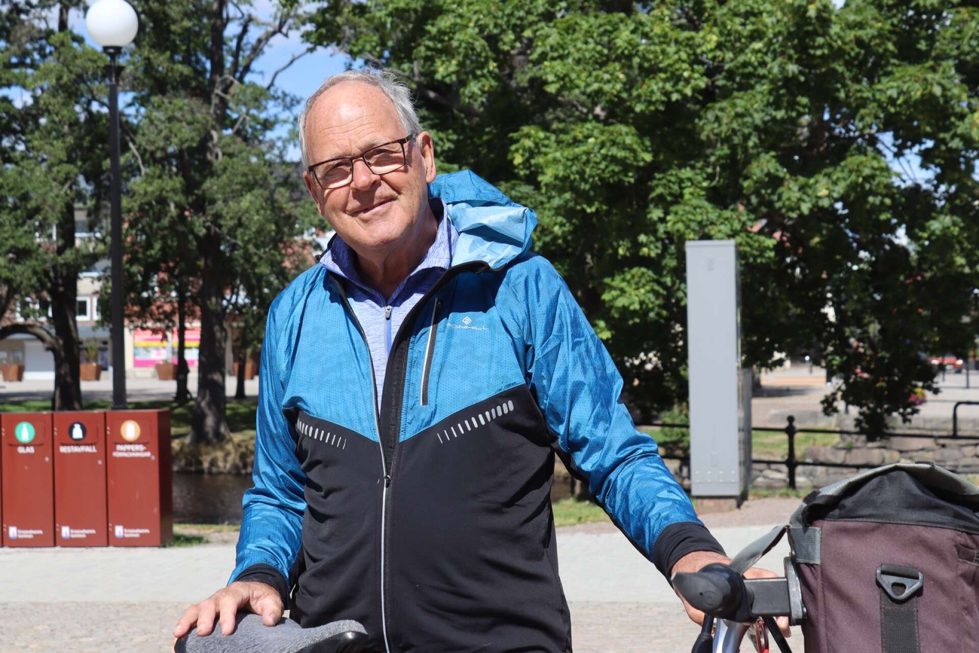 Holger Axell brukar ha med sig en liten minitrumpet när han är ute och cyklar. 