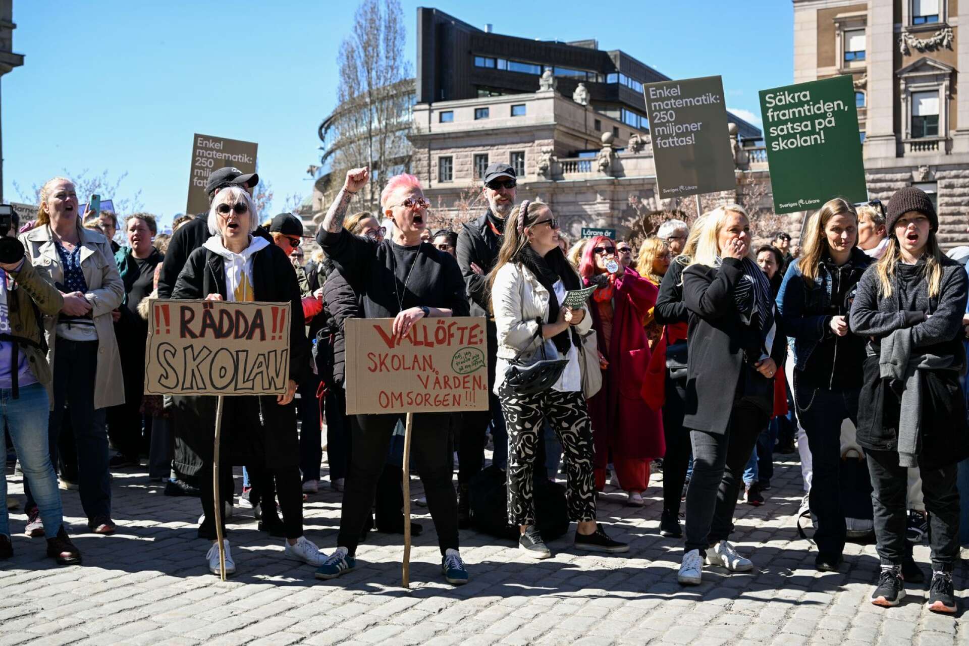 Den gångna helgen hölls en stor manifestation i Stockholm av Sverige Lärare mot nedskärningarna i skolan. På lördag blir det demonstration även i Arvika.