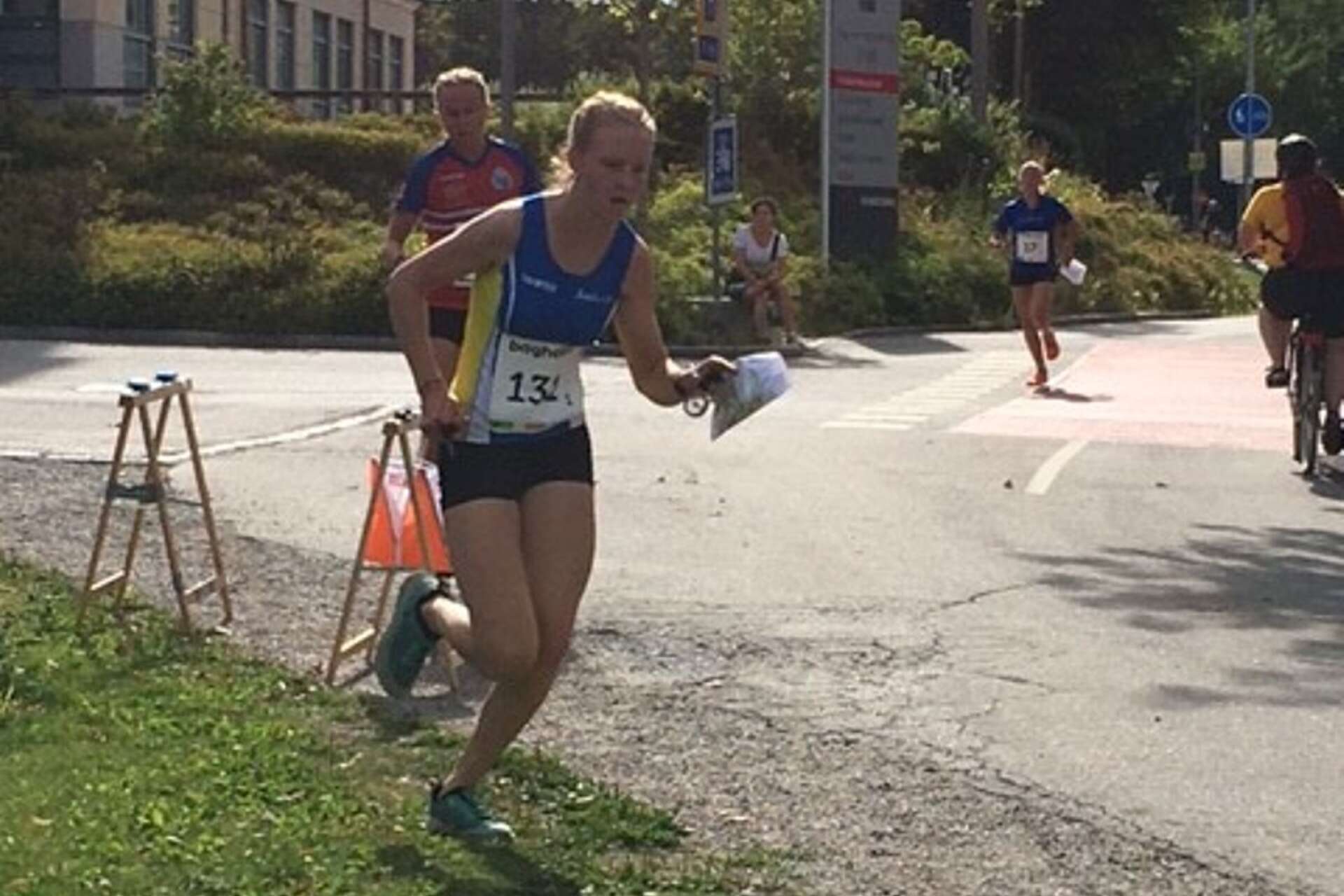 Alva Olsson var snabbast av Åmåls löpare på förstasträckan för Åmåls OK lag 1.