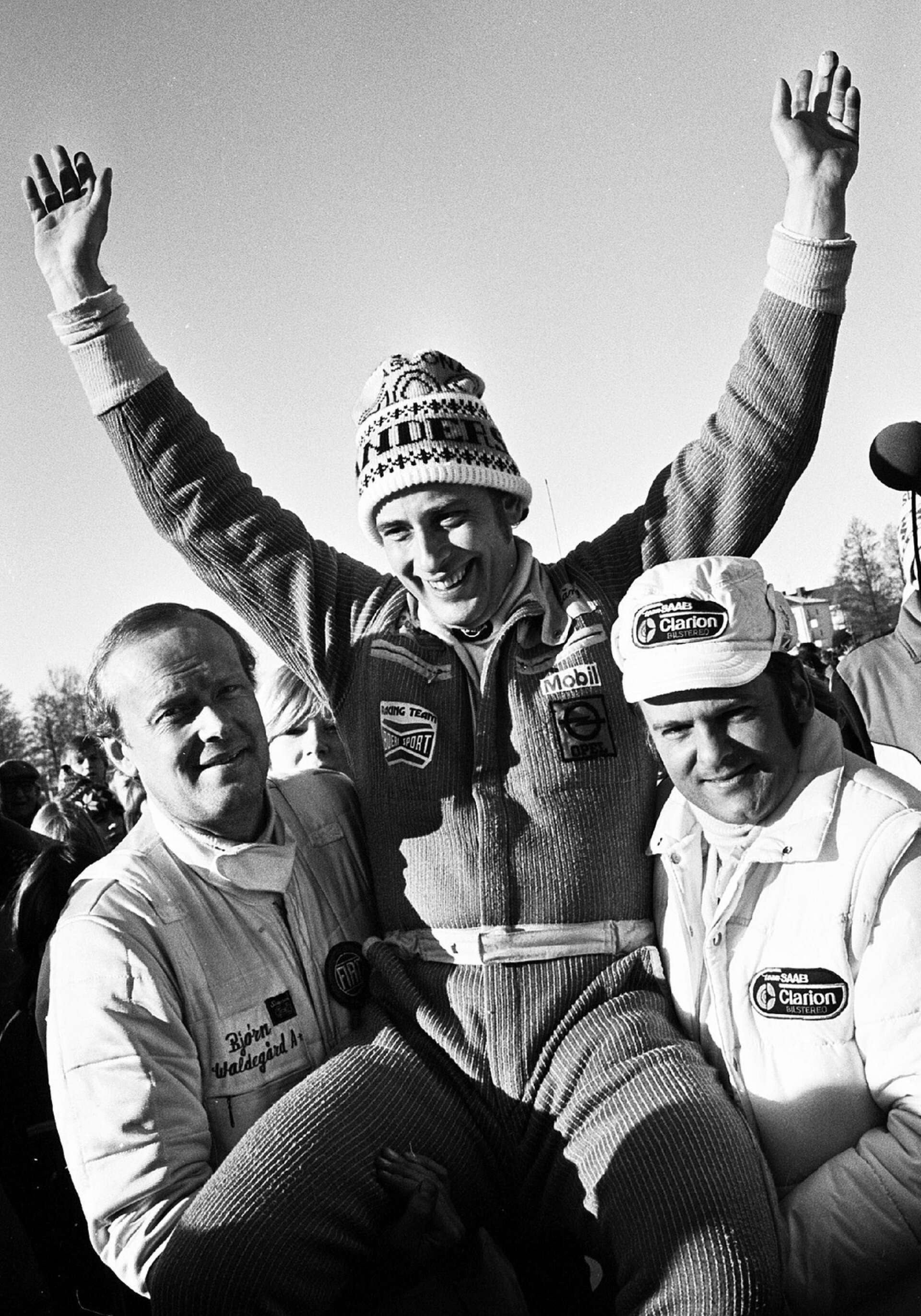 Anders Kulläng, som bodde i Brunskog, var en av de främsta svenska rallyförarna och tog bland annat hem Svenska rallyt 1980. Här hissas han av Björn Waldegård och Stig Blomqvist.