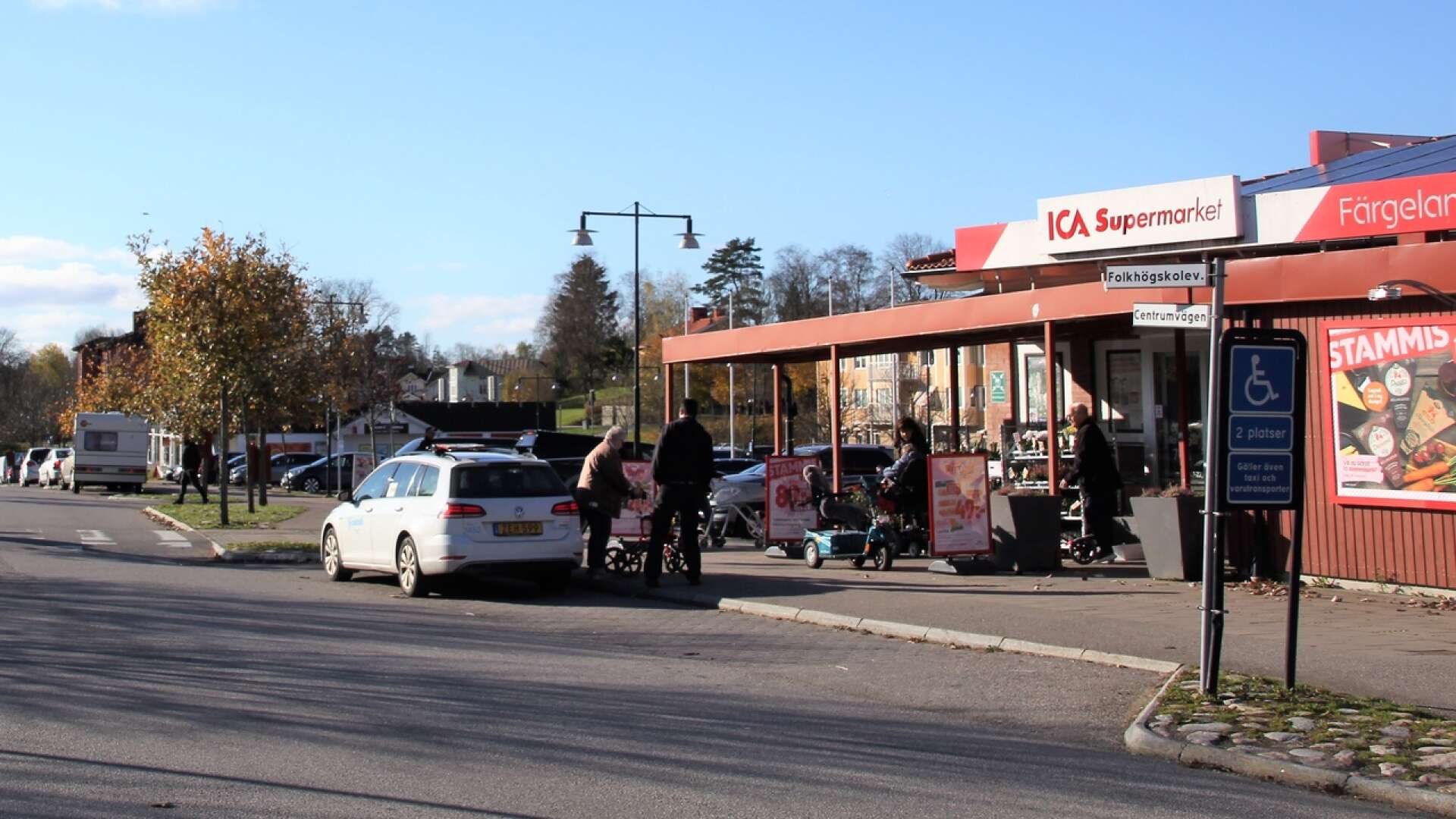 En kvinna hade med sig ett pistolliknande föremål till Ica Supermarket i Färgelanda. Polisens insatsstyrka från Göteborg tillkallades./ARKIVBILD
