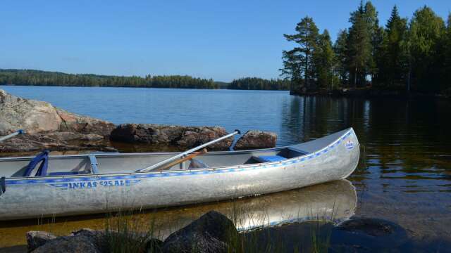 En kanot har fastnat under en tur på Rottnan under tisdagen. Bilden är från ett annat tillfälle.