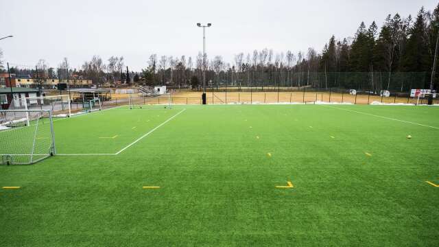 På Kroppkärrs idrottsplats finns redan en konstgräsmatta för niomannaspel. I sommar ska även en fullstor konstgräsmatta rullas ut på A-plan.