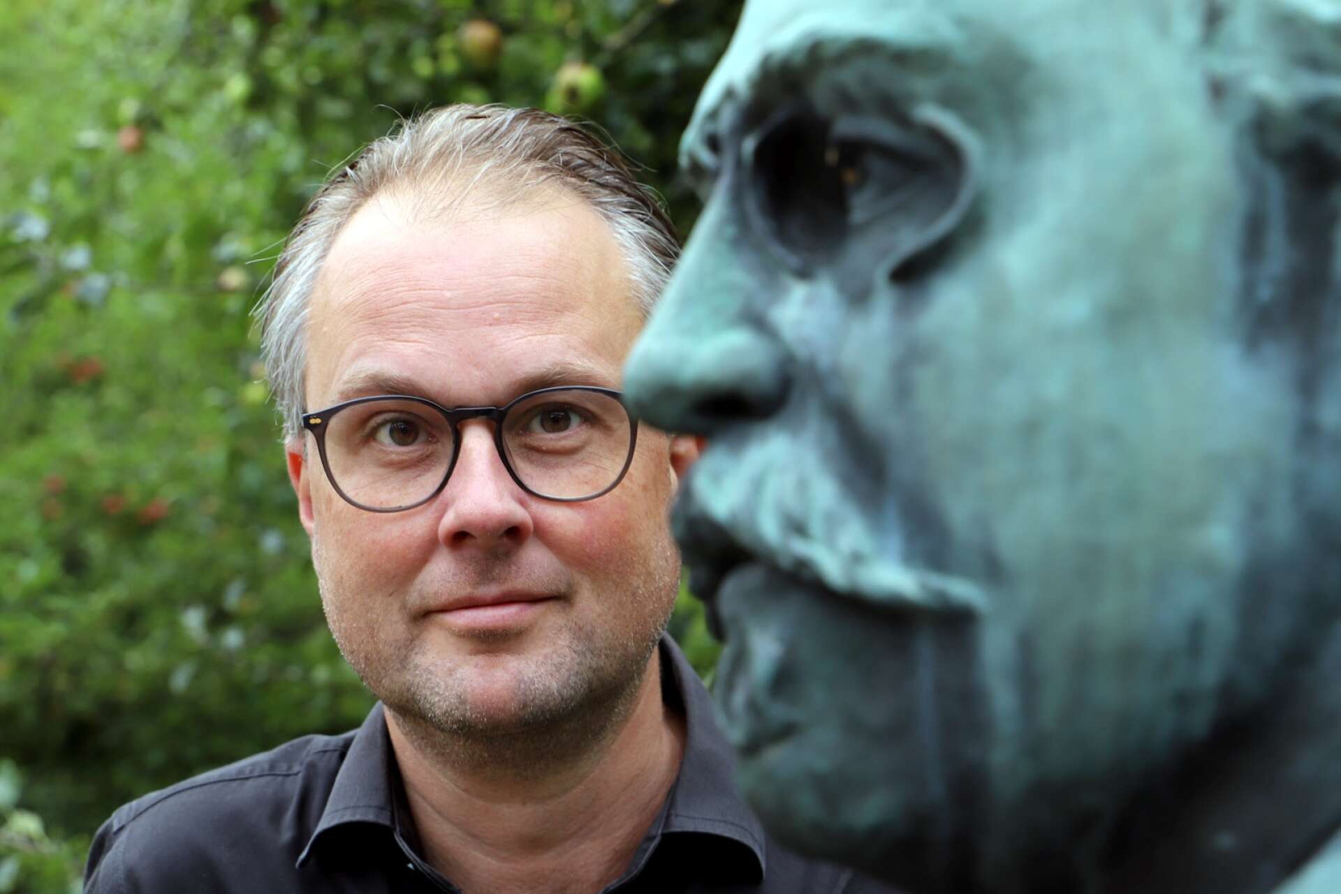 Fredrik Höglund fick sin första stora Frödingupplevelse när han var tio. Idag är han vice ordförande i skaldens eget sällskap, som med cirka 1500 medlemmar är ett av Sveriges största litterära sällskap.