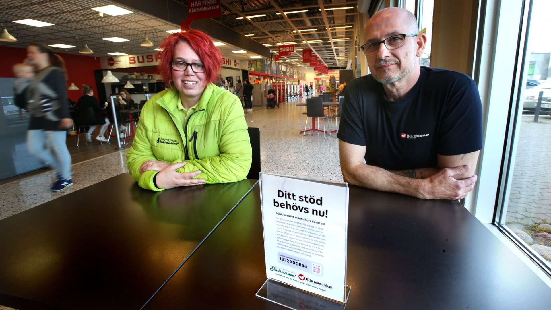 Verksamhetscheferna Marie Björklind på Stadsmissionen och Tage Pettersson på Hela människan Ria i Karlstad hoppas matkunderna vill hjälpa dem att hjälpa.