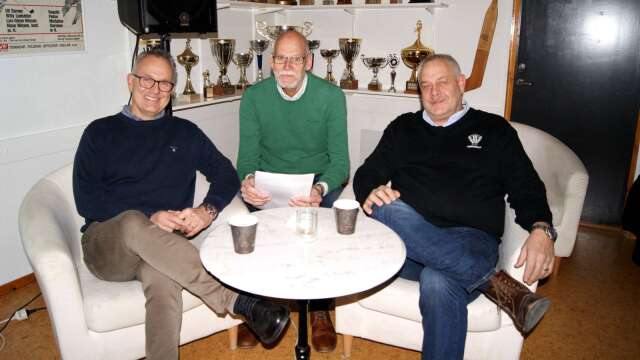 Stefan Larsson, Ingvar Börjeson och Christer Larsson i Ängevi ishall.