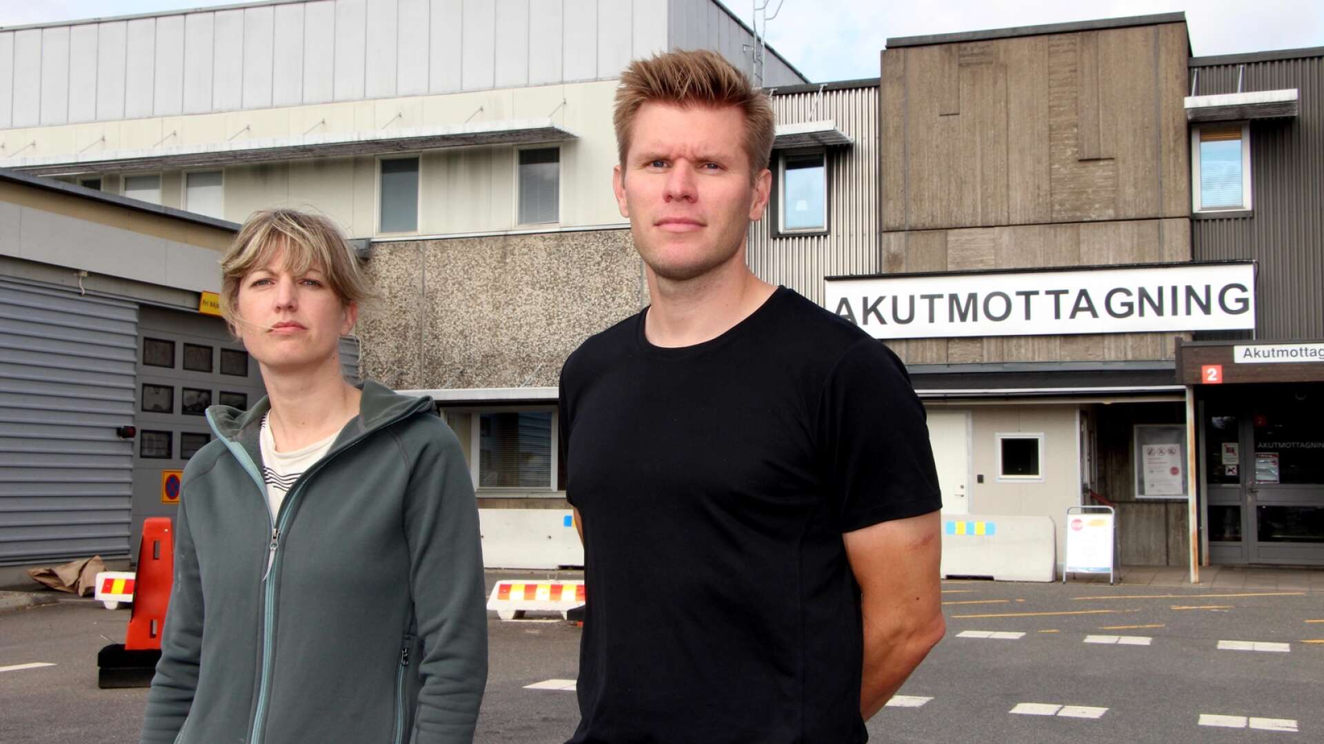 Akutläkarna Josefine Nyström och Petri Paavola berättar om en längre tid med hård belastning på akuten och hela sjukhuset i Skövde.