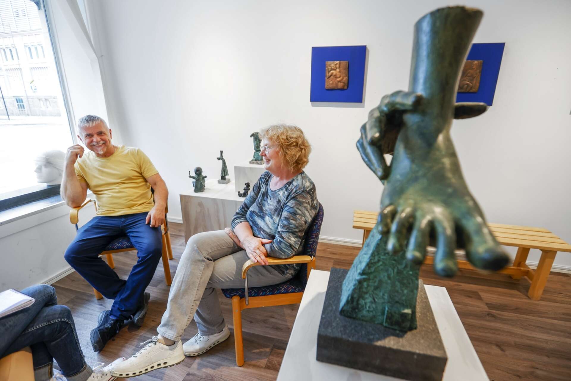 Ann Carlsson Korneev och Viktor Korneev ställer ut på Galleri Konst i Karlstad. De har levt och verkat tillsammans i 25 år och har redan innan utställningen satt spår i Karlstad.
