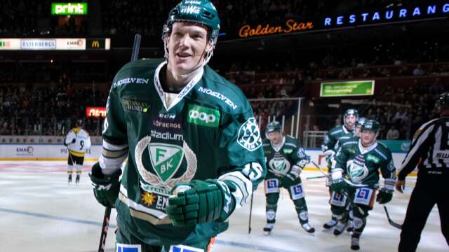 Gustav Rydahl har förlängt sitt kontrakt med Färjestad och tänker inte åka till NHL även om han får möjligheten nästa säsong.
