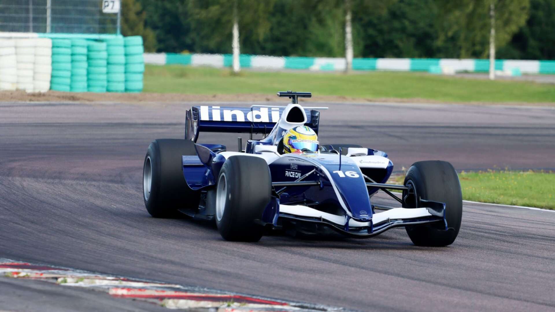 Hampus Ericsson framförde Nico Rosbergs Williamsbil från F1-säsongen 2008 – och levererade ett varv på tiden 58,712 sekunder.