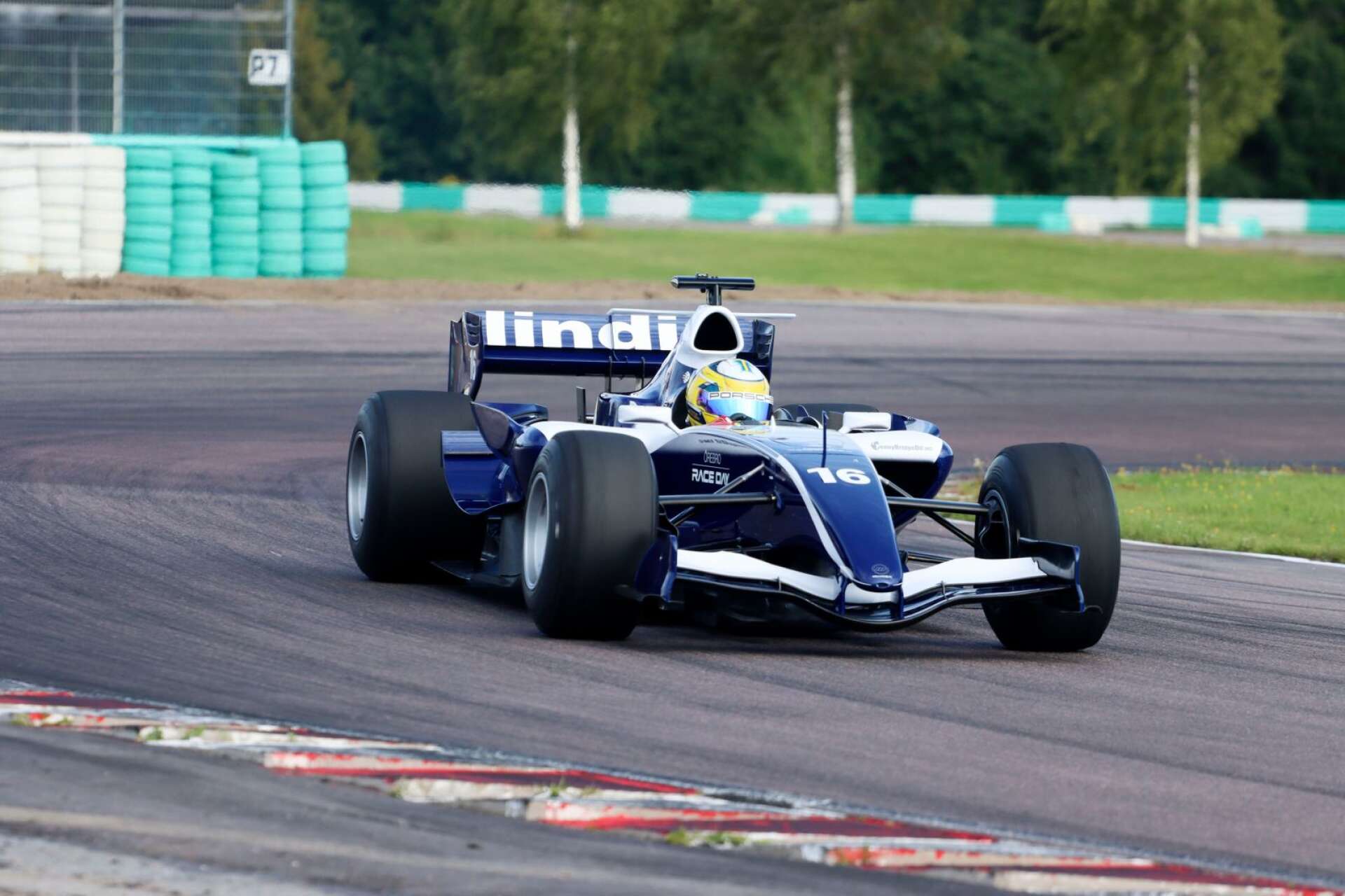 Hampus Ericsson framförde Nico Rosbergs Williamsbil från F1-säsongen 2008 – och levererade ett varv på tiden 58,712 sekunder.