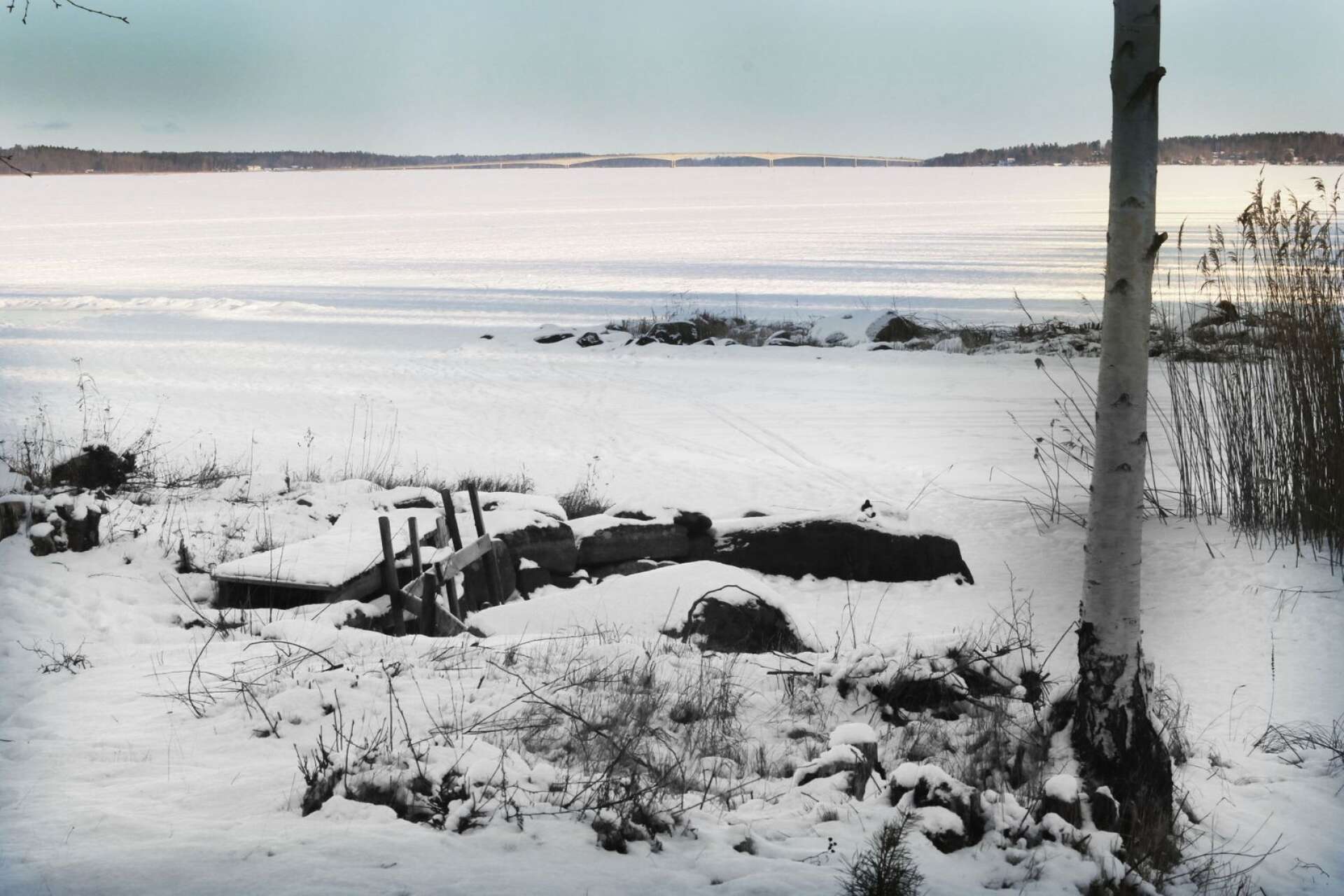 Nolhagens hamn bjuder vintertid på en vacker vy över Mariestadsfjärden. På sommaren är området ofta igenväxt.