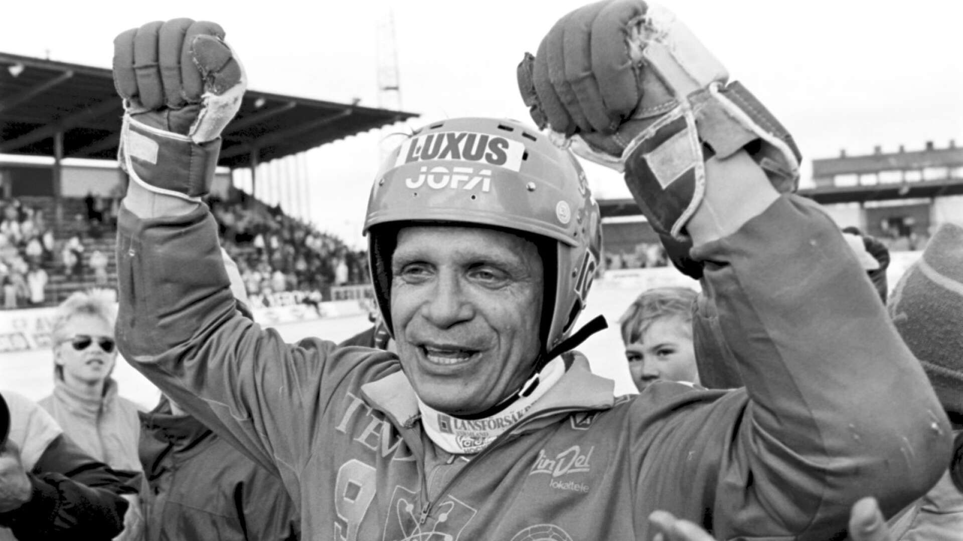 Bengt ”Pinnen” Ramström jublar efter SM-finalen mot Vetlanda 1988. Blir han invald i Hall of Fame på fredag? 