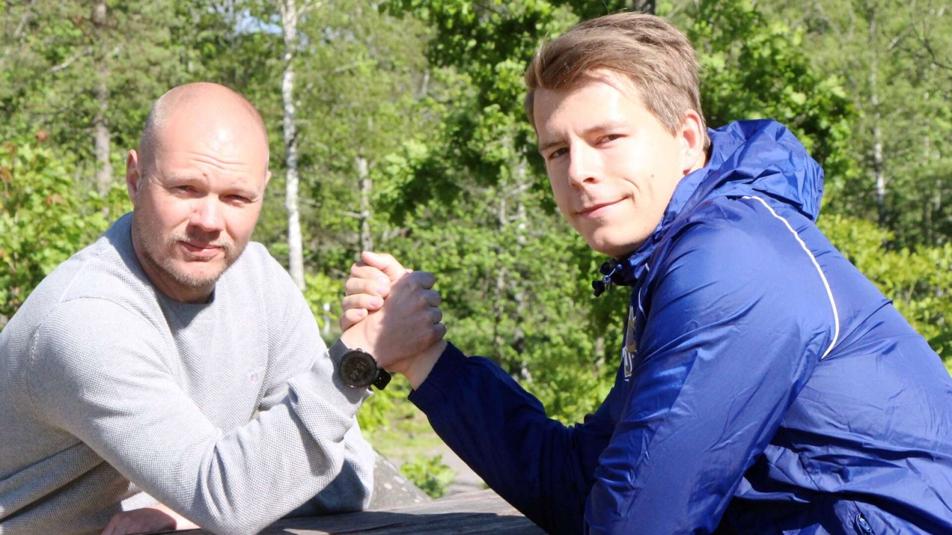 I över fem år kamperade de ihop och 2013 kvalade de tillsammans med Jula till division fyra. På torsdag ställs Henrik Josefsson (till vänster) och Kristoffer Blom mot varandra när Jula BK gästas av IFK Mariestad i ett toppmöte i “femman”.