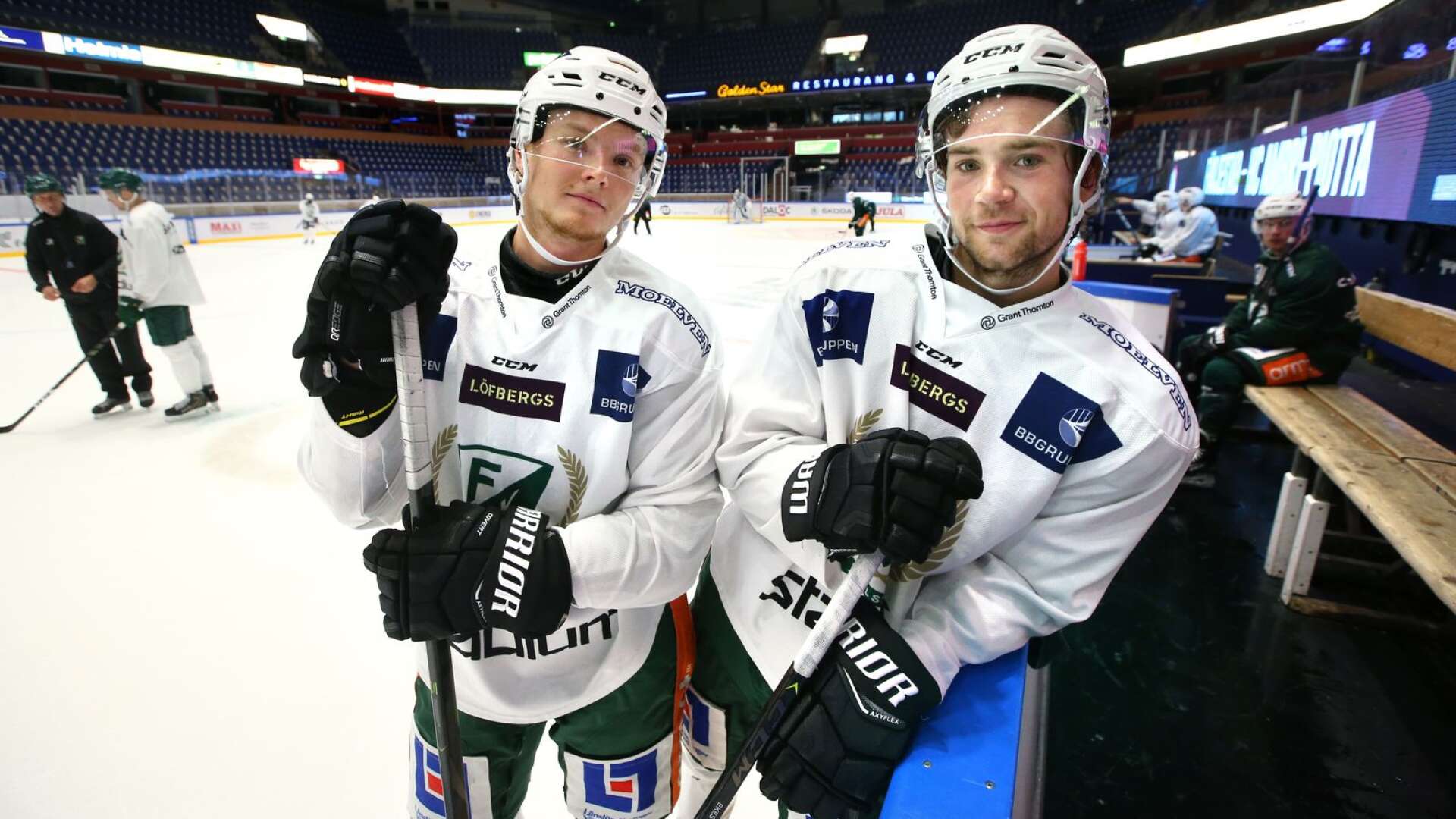 Barndomskamraterna Axel Ottosson och Lucas Ekeståhl Jonsson har återförenats i Färjestad.