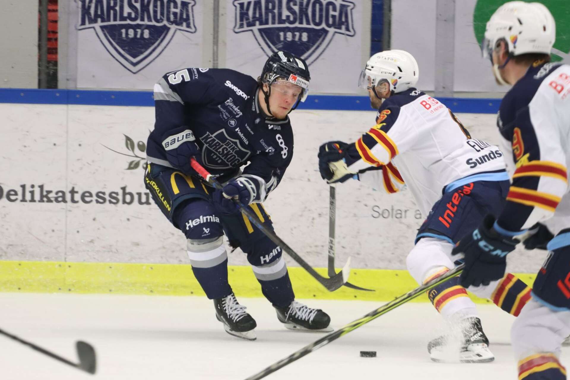 Åke Stakkestad och BIK Karlskoga nollades på hemmaplan och hamnade därmed i underläge med 3-0 i matcher i kvartsfinalserien mot Djurgården.
