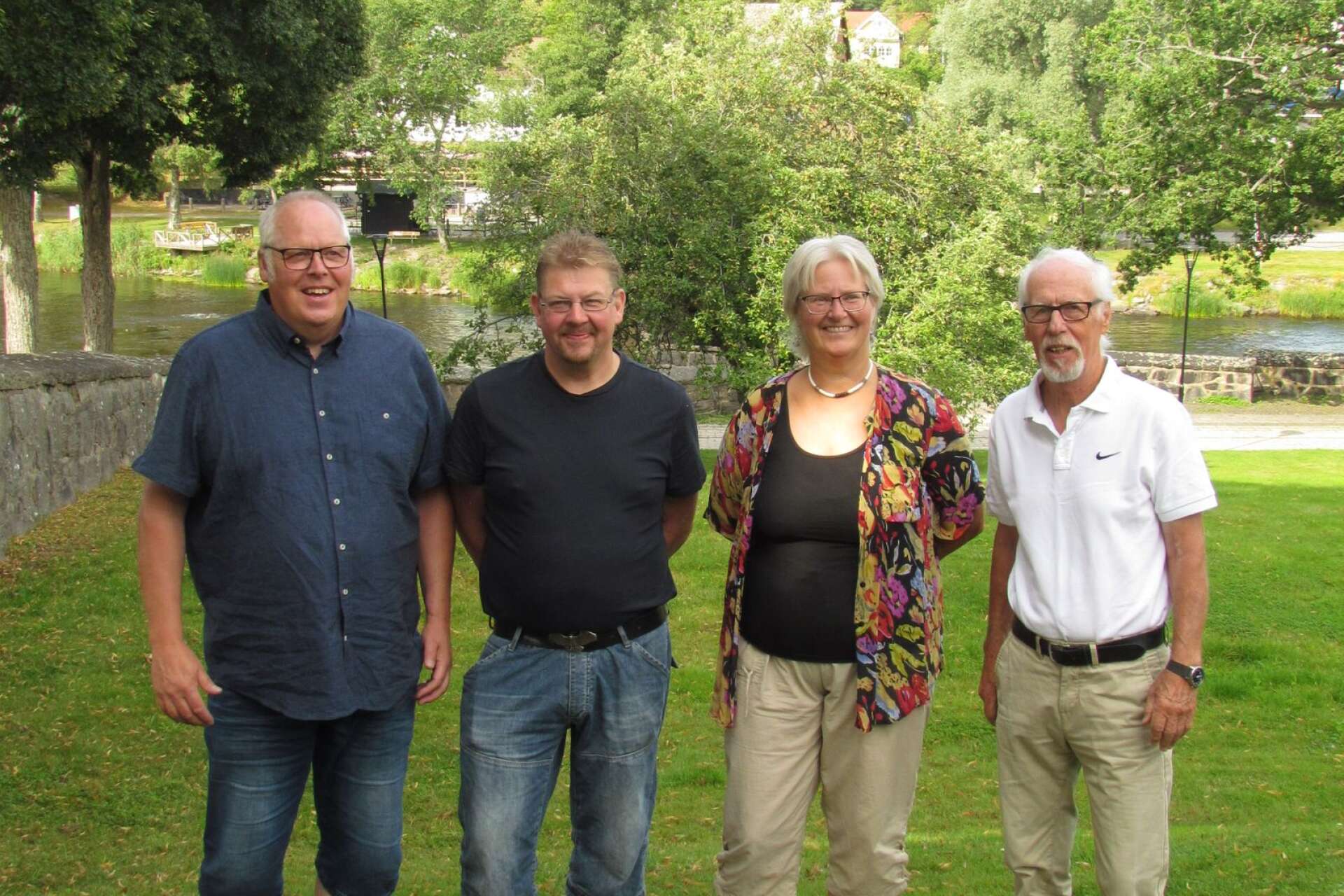 Vispopparna består av Janne Lundborg, Anna Käll, Anders Käll och Peter Gunnman.