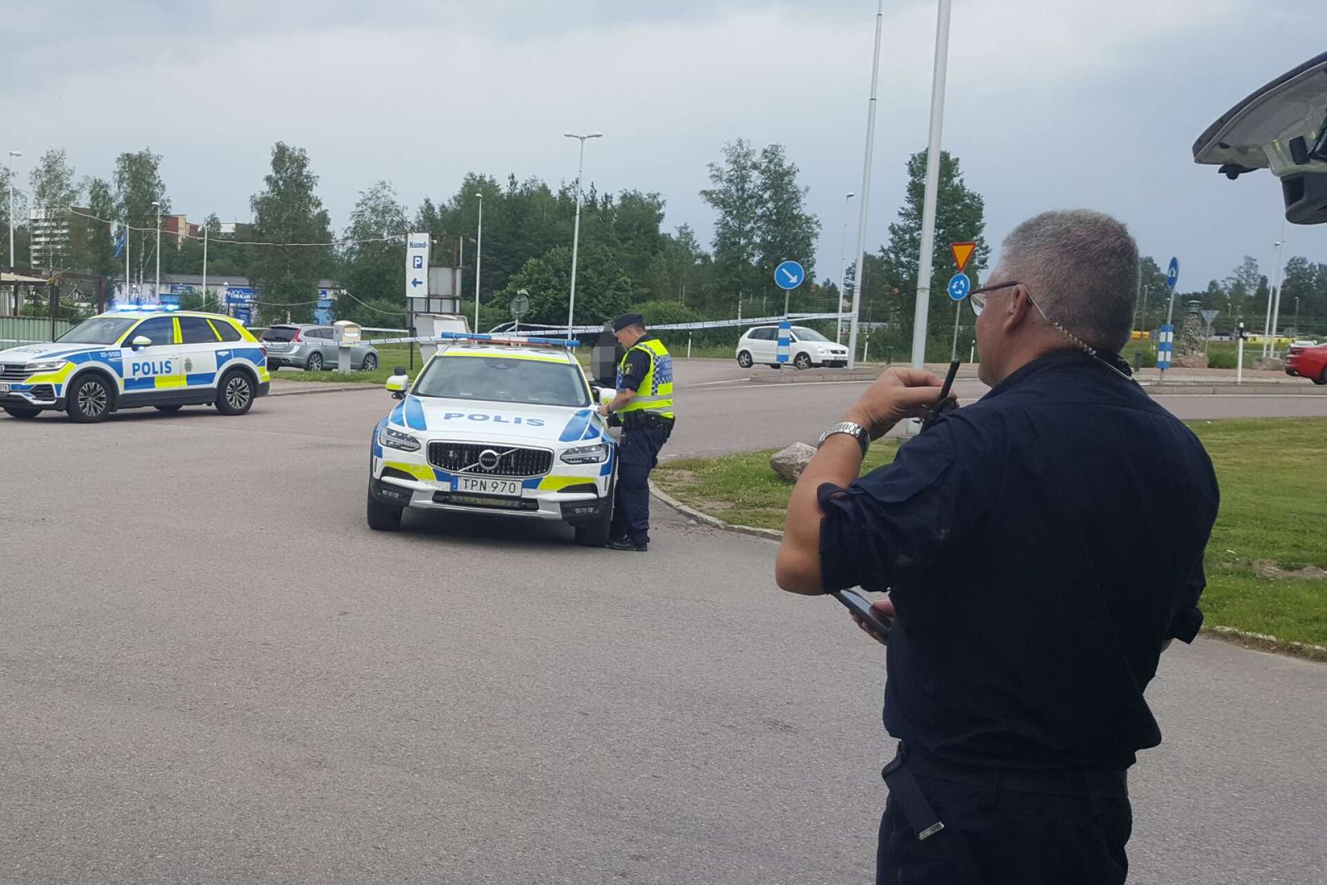 Nu är tre personer misstänkta för sin inblandning i mordförsöket och det grova rånet mot en restaurangägare i Kristinehamn. (ARKIVBILD)