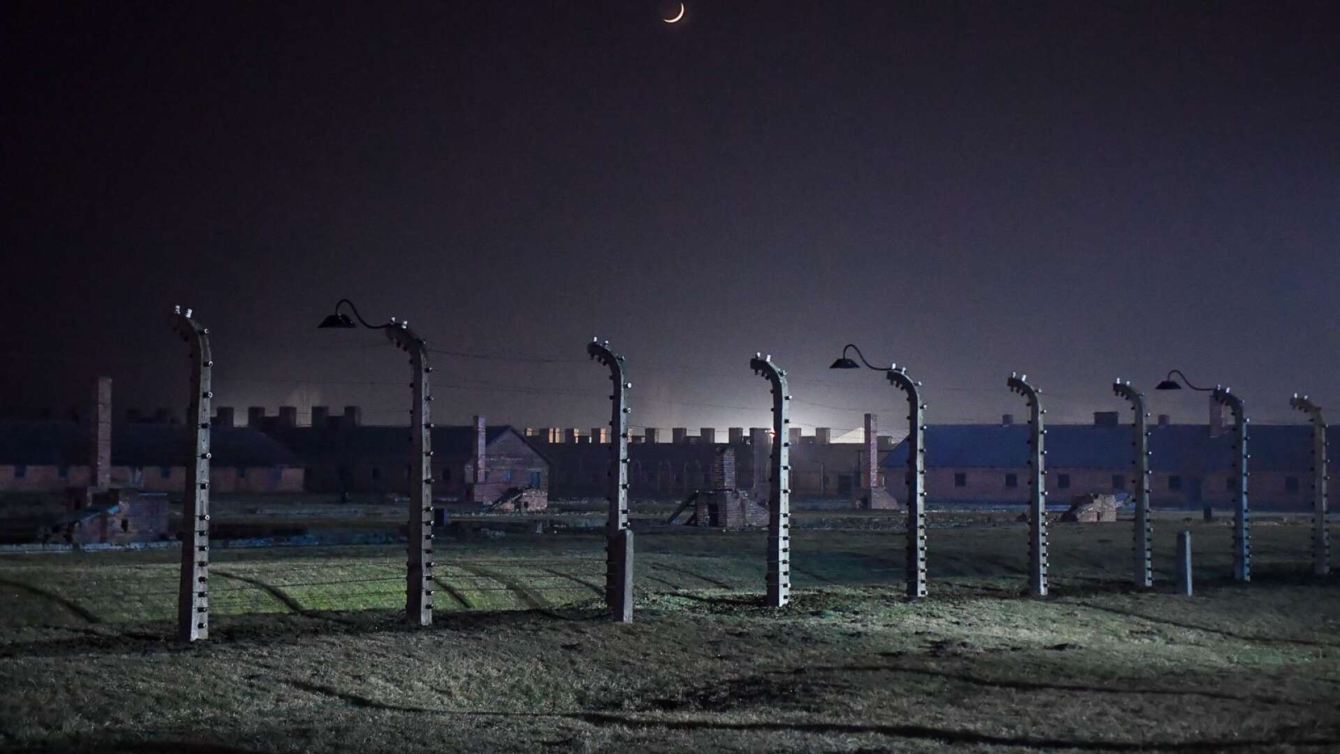 Auschwitz Birkenau, låt inte det som hände under andra världskriget hända igen, skriver en orolig insändarskribent.
