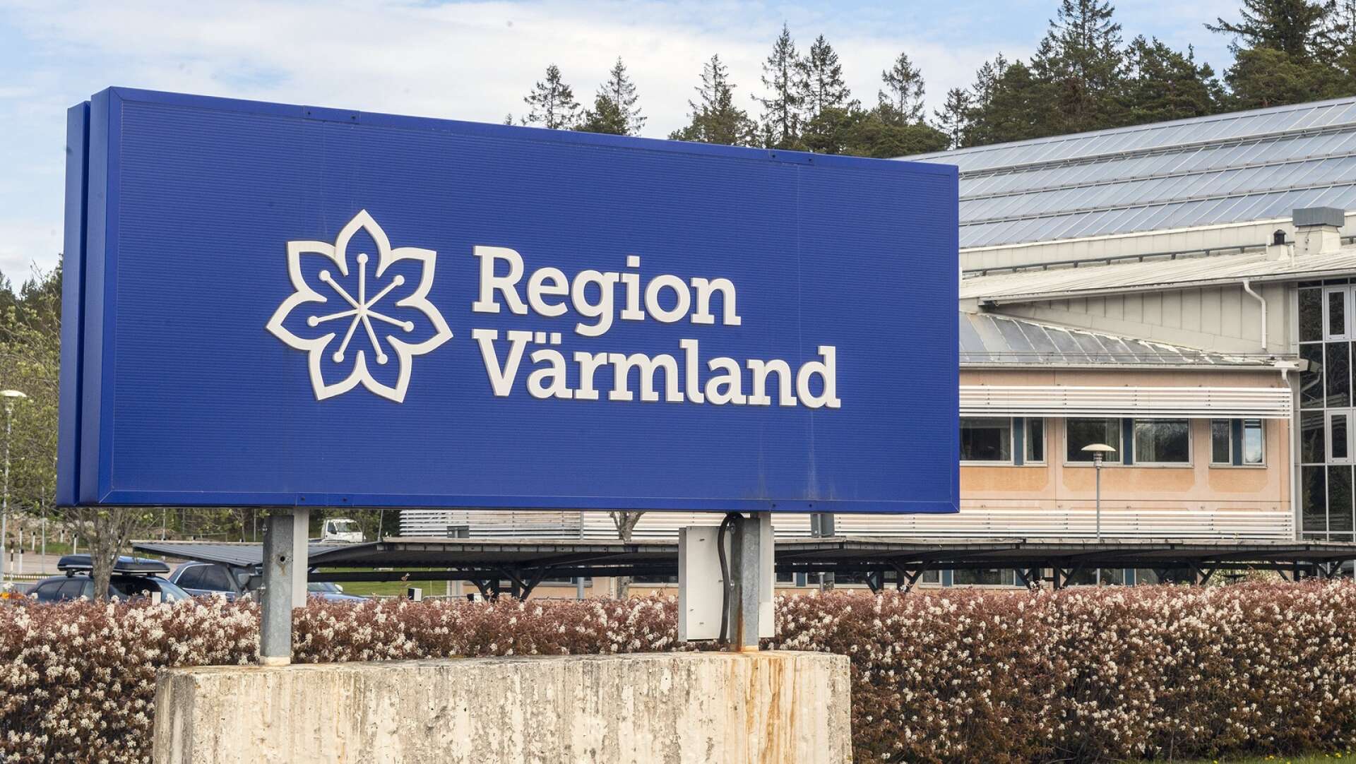 Närmare 75 vårdanställda i länet anser att Region Värmland brutit mot semesterlagen och kollektivavtalet och kräver skadestånd.