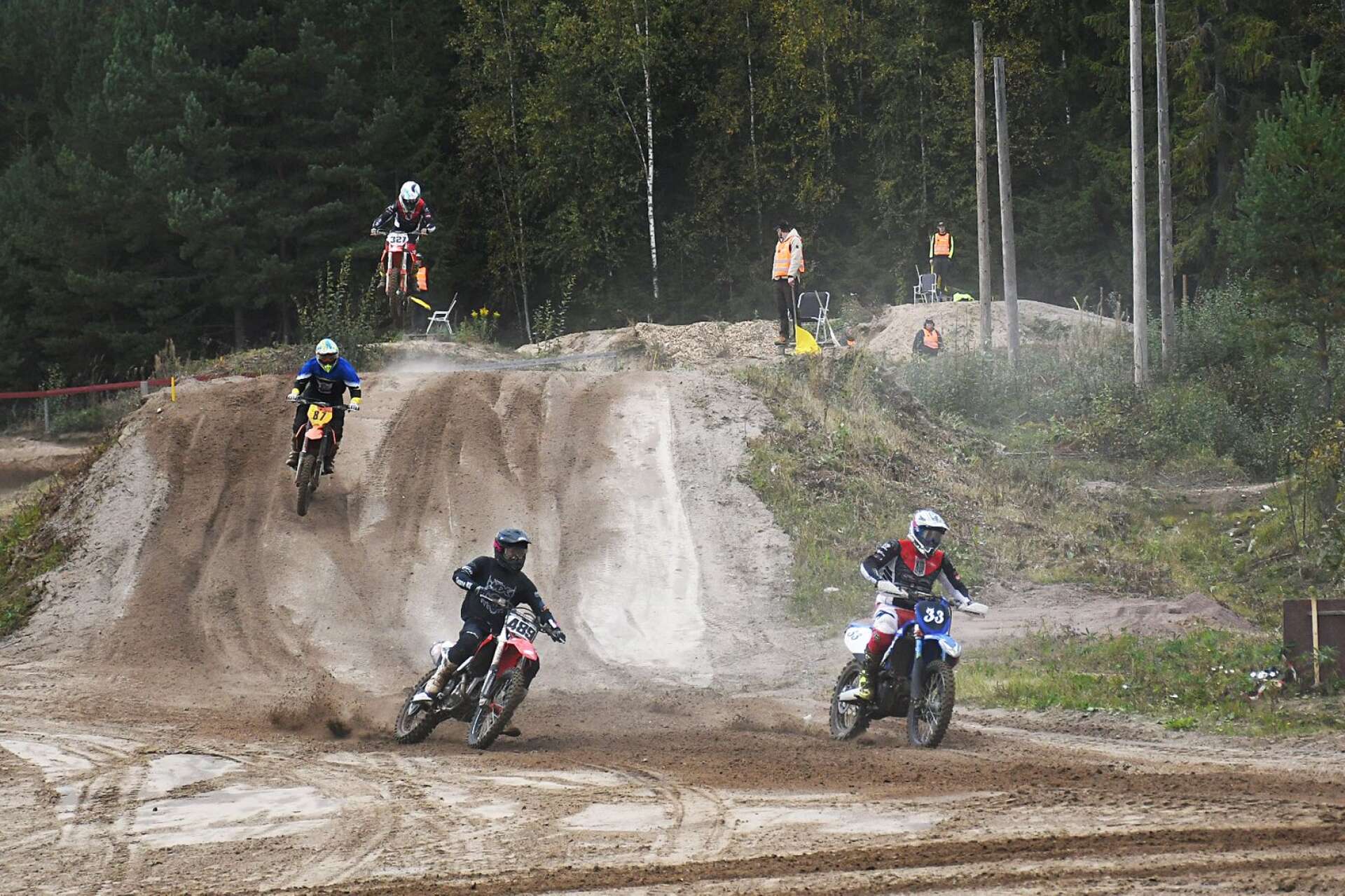 Sunne MX har som nykomlingar i Division 1 Västra i motocross stått sig bra i konkurrensen från mer etablerade klubbar. Bilden är tagen vid tävlingar på Flyåsen i höstas.