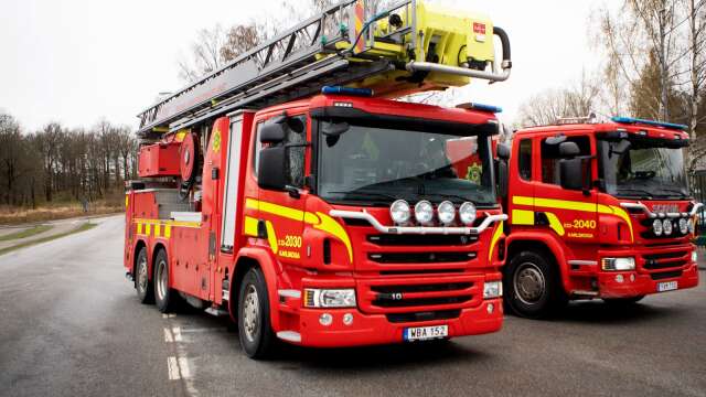Räddningstjänsten var på plats för att släcka en brand nära E18, väster om Väse.