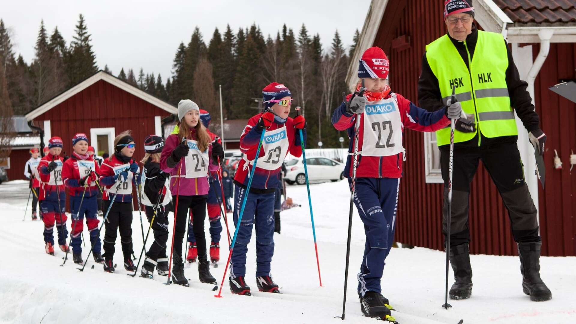 Vinna Larsson från Filipstad gjorde sig redo för start i damer 9-10 klassen.