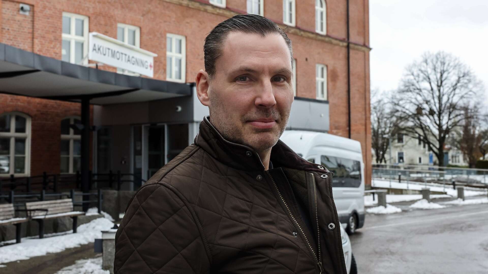 Erland Pettersson har nu valt att säga upp sig som sjuksköterska på akuten i Lidköping efter all turbulens. Nu kommer han att söka sig efter annat jobb.