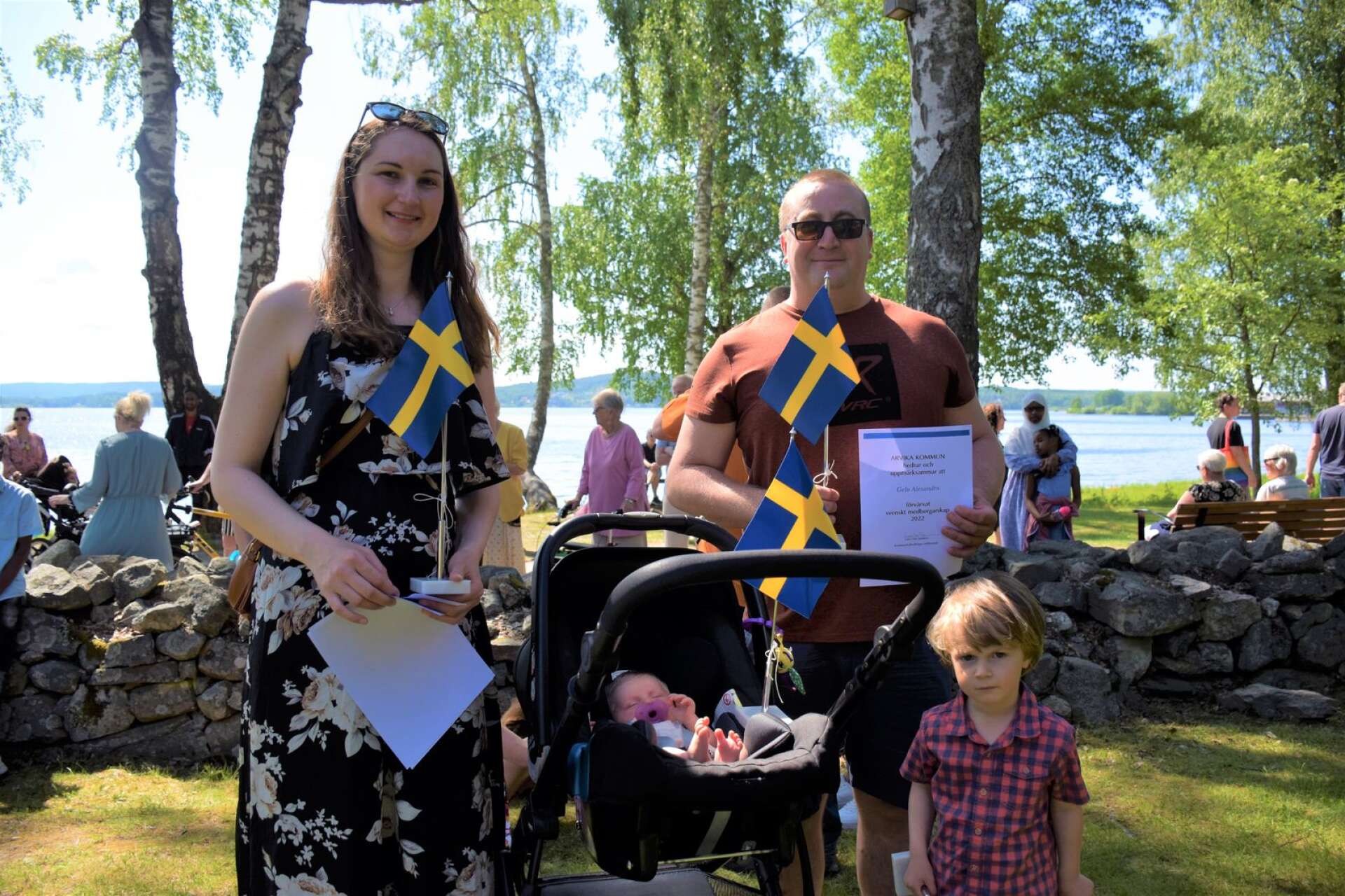 Cristina Marcu och Gelu Alexandru och barnen firade nationaldagen och sina svenska medborgarskap på Sågudden i Arvika. 
