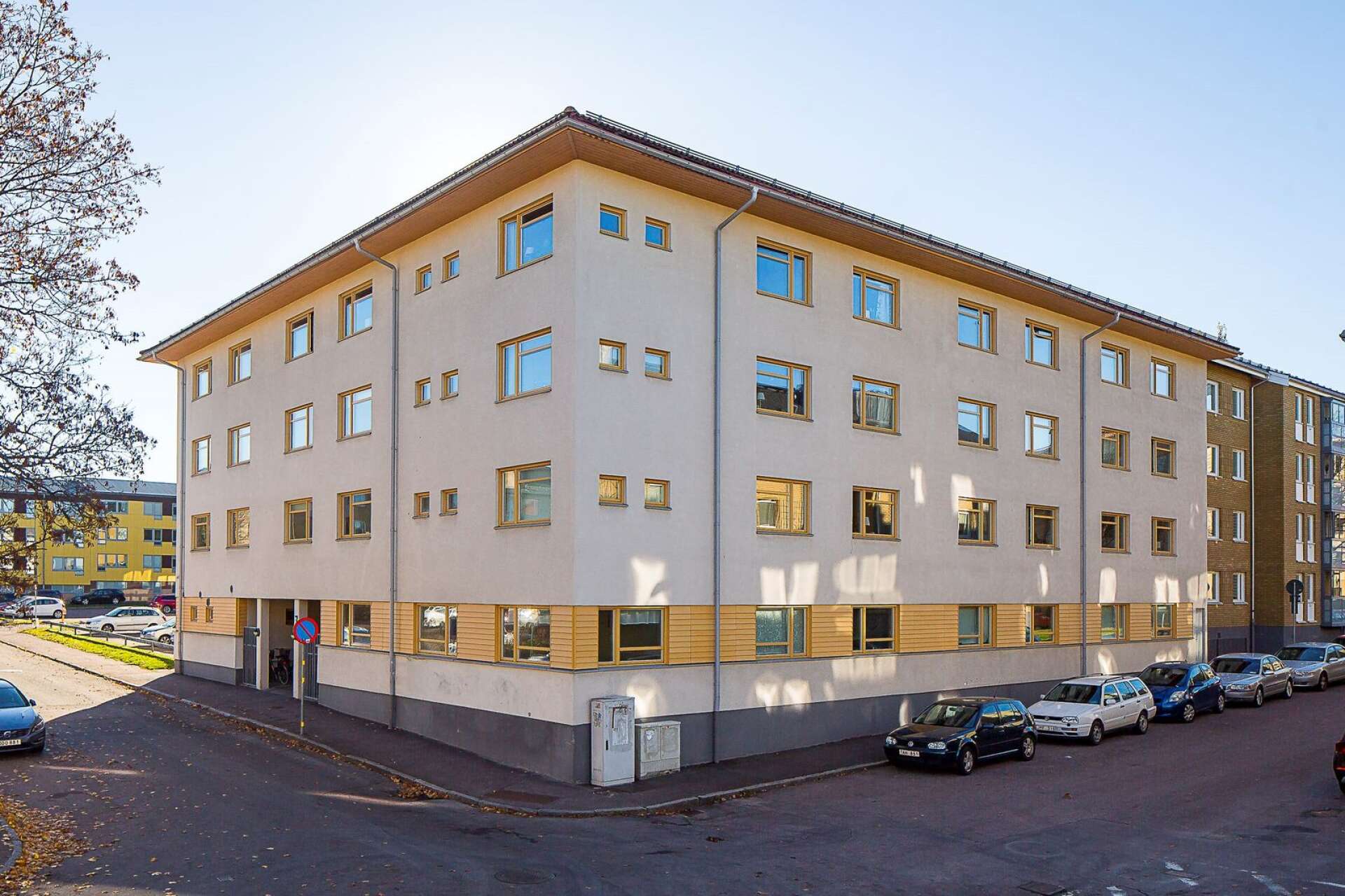 Studentbostäder i Sverige (SBS) har även köpt den här studentbostadshuset på Herrhagen.