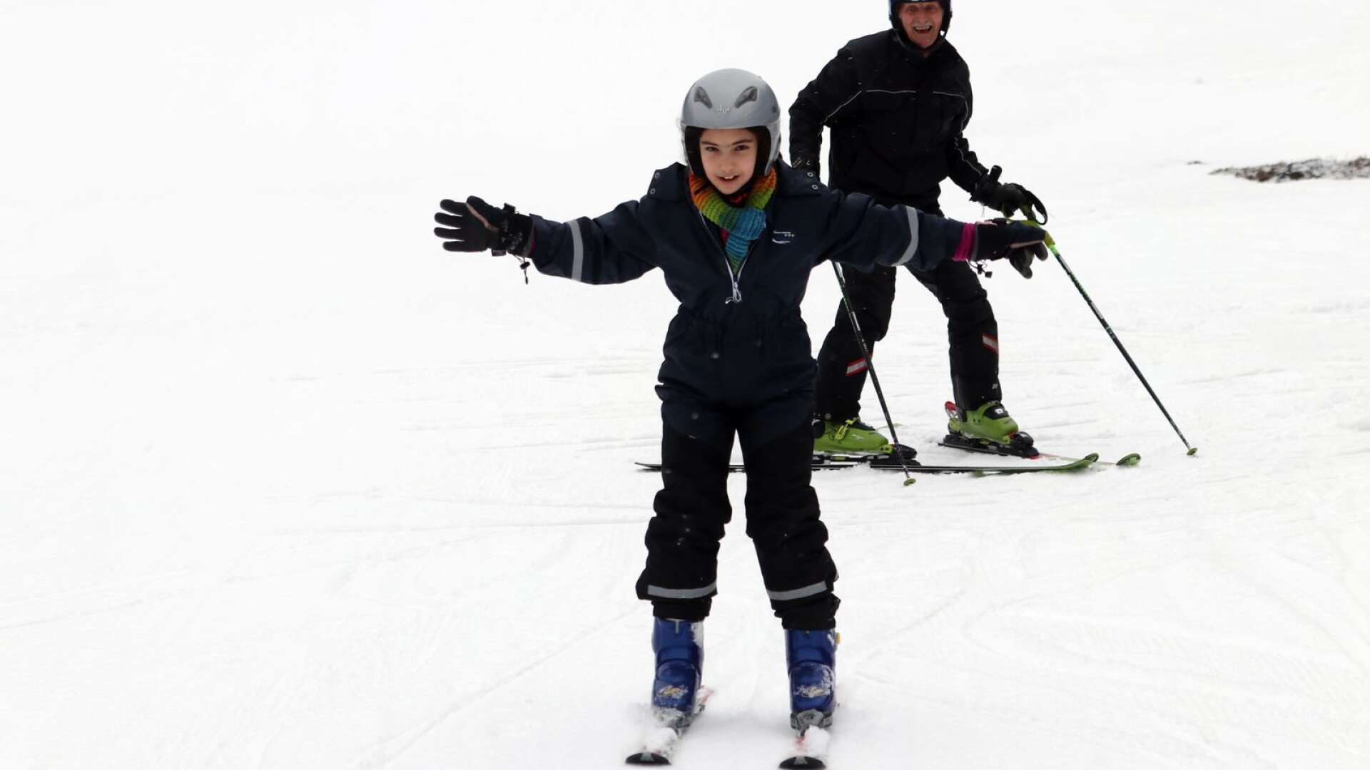 Eleverna från Stålvallaskolan gavs en möjlighet att prova på utförsåkning i Lesjöfors slalombacke.