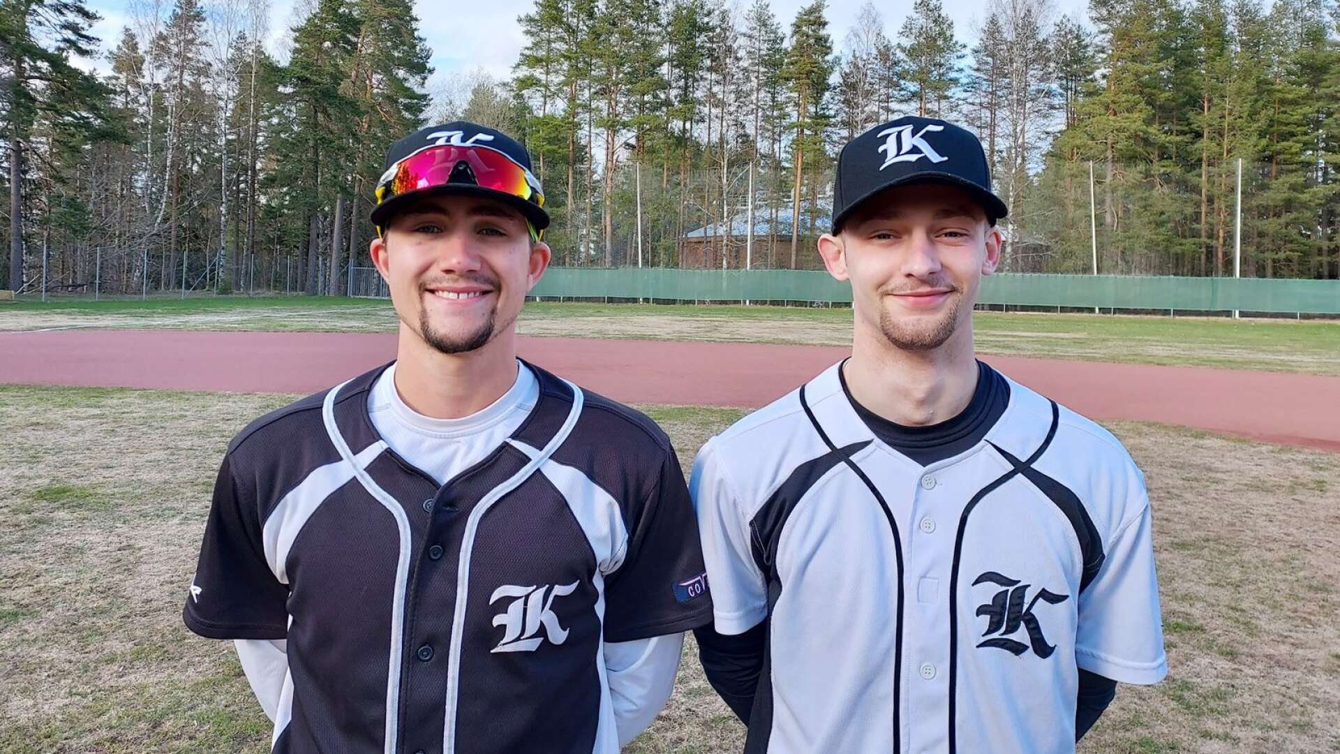 Amerikanen Hunter Reed och litauern Vilius Paikovas – två av tre importer i säsongens Karlskoga Bats. 