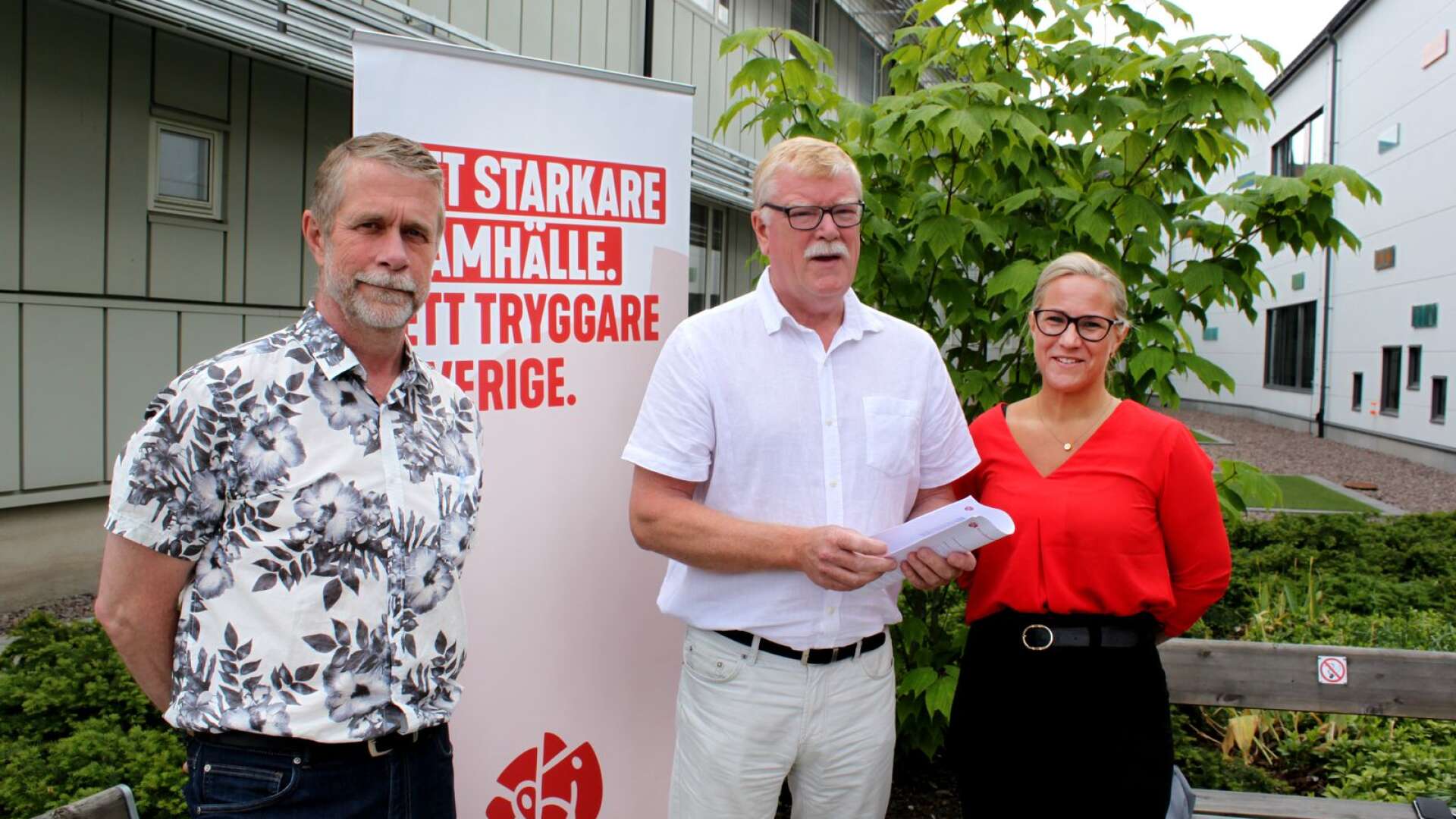 S-regionråden i opposition Mats Sandström, Ulric Andersson och Åsa Johansson kräver fler coronatester och teststationer i Värmland.