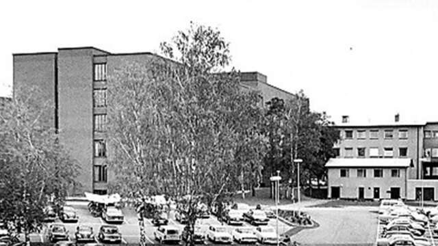 Säffle sjukhus i sin glans dagar, med den gamla delen, från 1940, tillhöger och den nya, från 1967, till vänster.