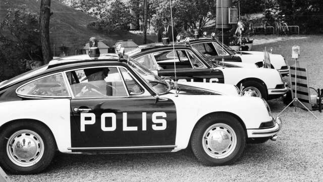Tre splitternya polisbilar av modellen Porsche 912 år 1965.