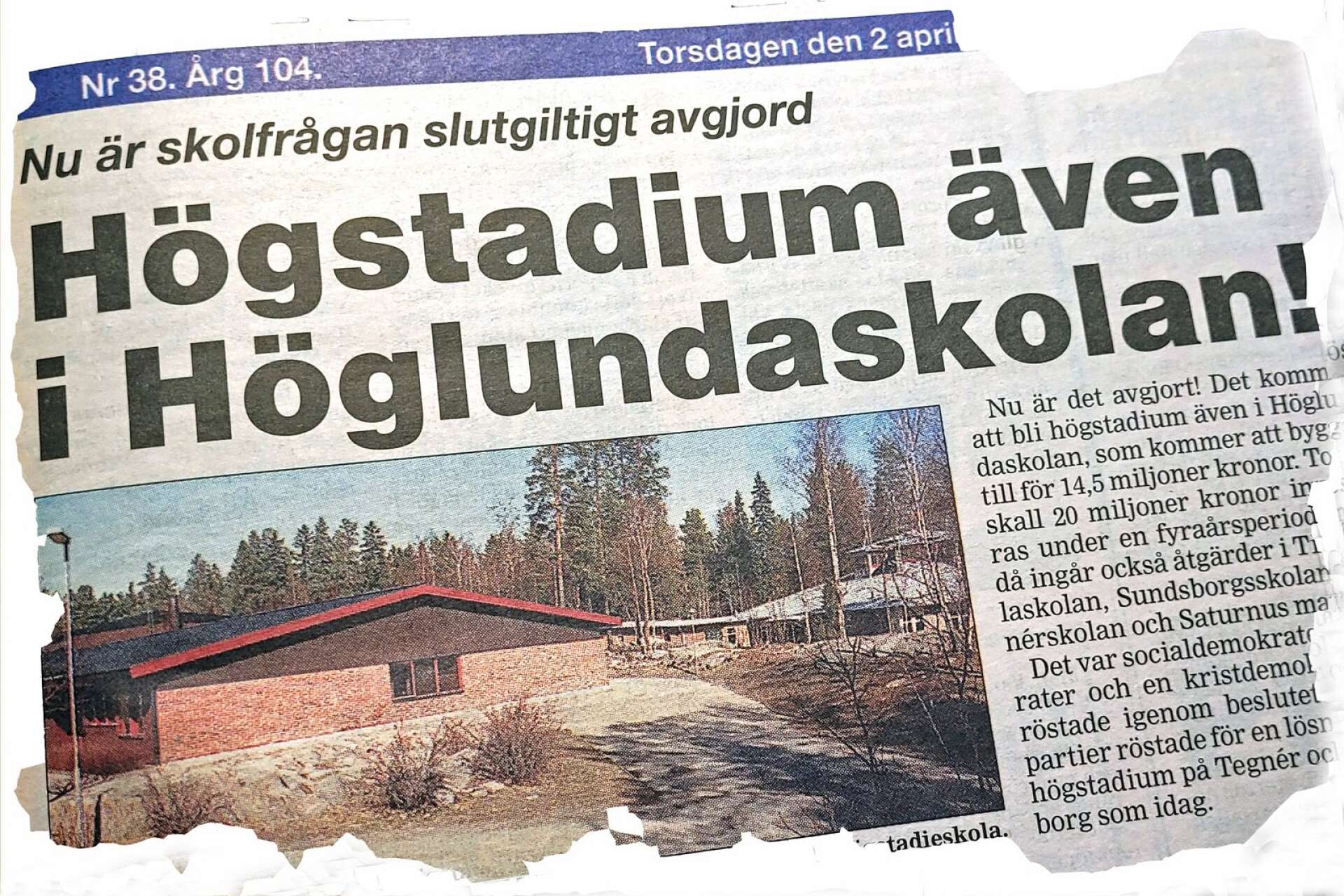 Det var i april 1998 som beslutet togs att Höglundaskolan skulle byggas om för att även ha plats för högstadium. Det var ett omdiskuterat beslut eftersom alla utom socialdemokraterna och en kristdemokrat ville behålla Tegnér och Sundsborg som de var. 